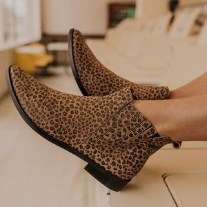 Adorable Leopard Print Booties!!